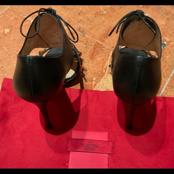 Valentino Garavani Black Leather Rockstud Open Toe Shoes. - Picture 4 of 6